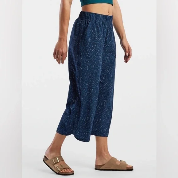 Title Nine Slaycation 2.0 Cropped Pants Kiyoshi Petite Midnight Print Blue NWT - Picture 9 of 10